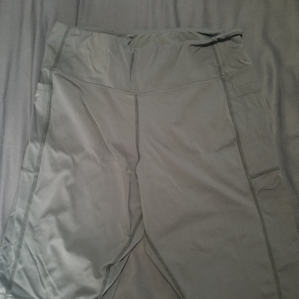 NWOT Shein 1XL biker shorts that are navy blue